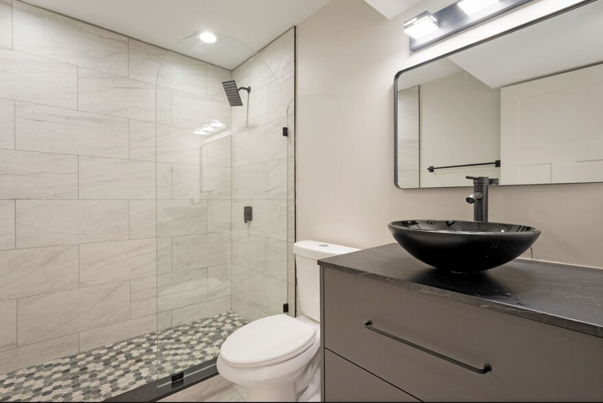 Building Photo - 3824 W Arthington St