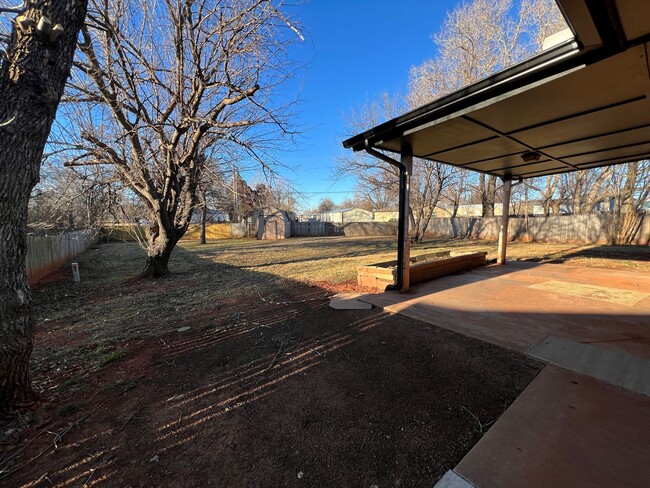 Building Photo - Renovated 3-Bedroom Home Near Tinker AFB