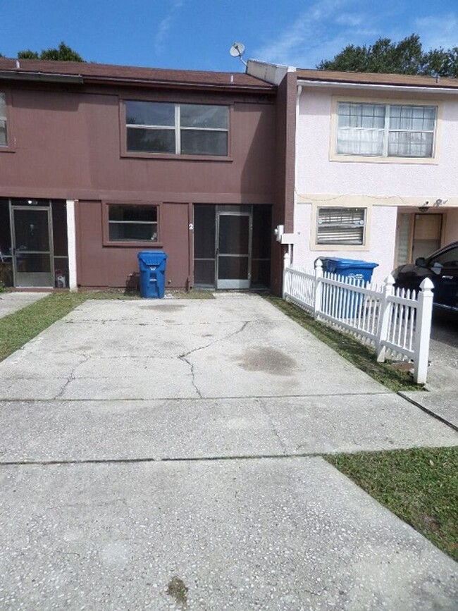 Primary Photo - Spacious 2bdrm/1.5bath Townhome ** Ready N...