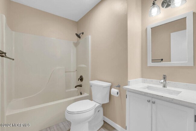 Building Photo - 87 Richmond Ct S