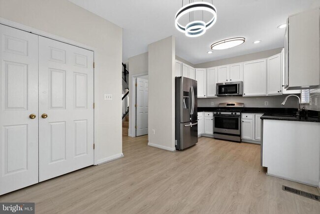 Building Photo - 21748 Kings Crossing Terrace