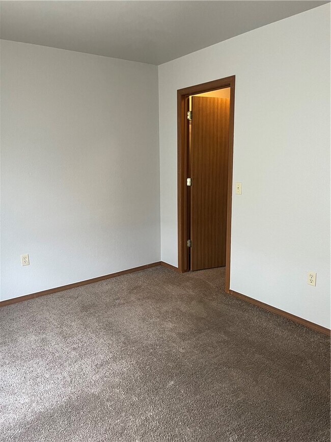 Building Photo - 423 S Water St