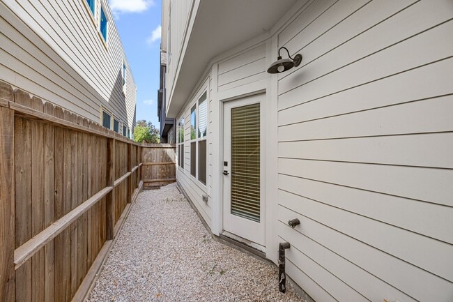 Building Photo - 1312 Heslep St