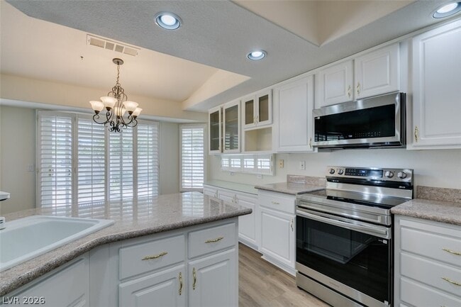 Building Photo - 8825 Fall Green Dr