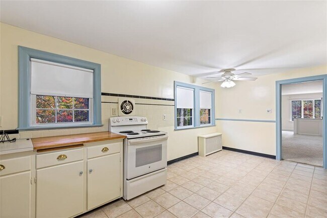 Building Photo - 4 Chase Ln