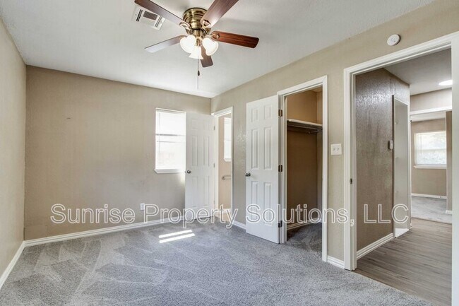 Building Photo - 1332 E Brooks St