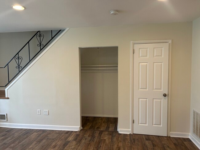 Building Photo - 4820 Midline Rd