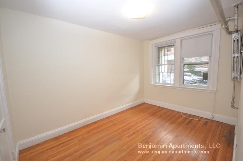 Building Photo - 127 Sutherland Rd