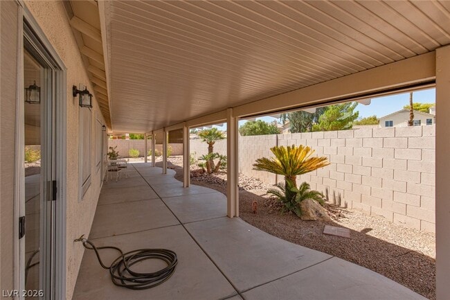 Building Photo - 327 Perry Ellis Dr