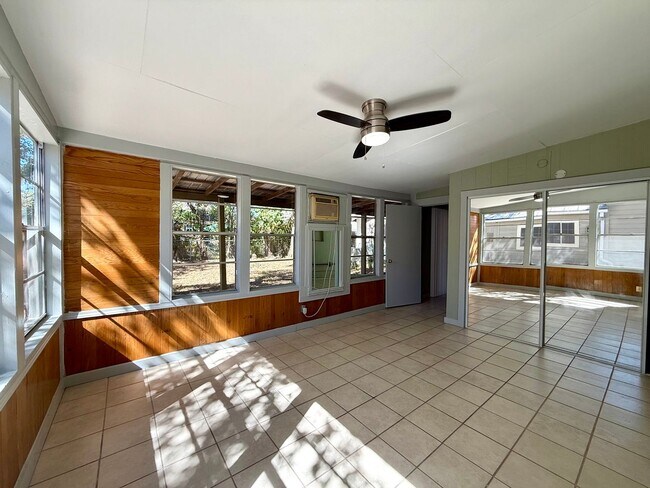 Building Photo - Artist's Reteat in Cherrywood!