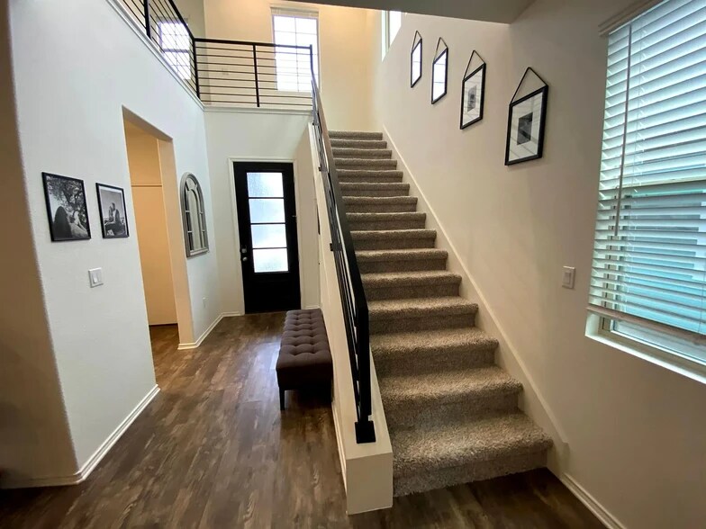 Building Photo - 10406 Bramble Berry Dr