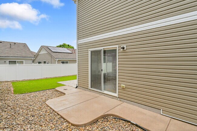 Building Photo - $2,695.00, 3 bed, 2.5 bath located in Denver.