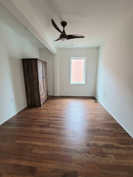 Building Photo - 321 Channing St NE