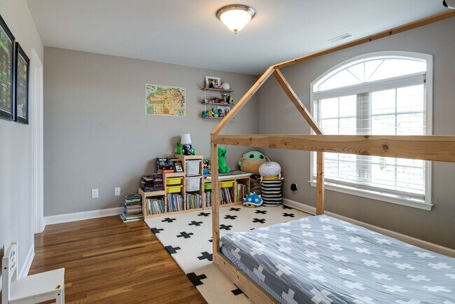 Building Photo - 4 Bedroom, 3 Bath Home w/ Backyard and 2 Car Garage