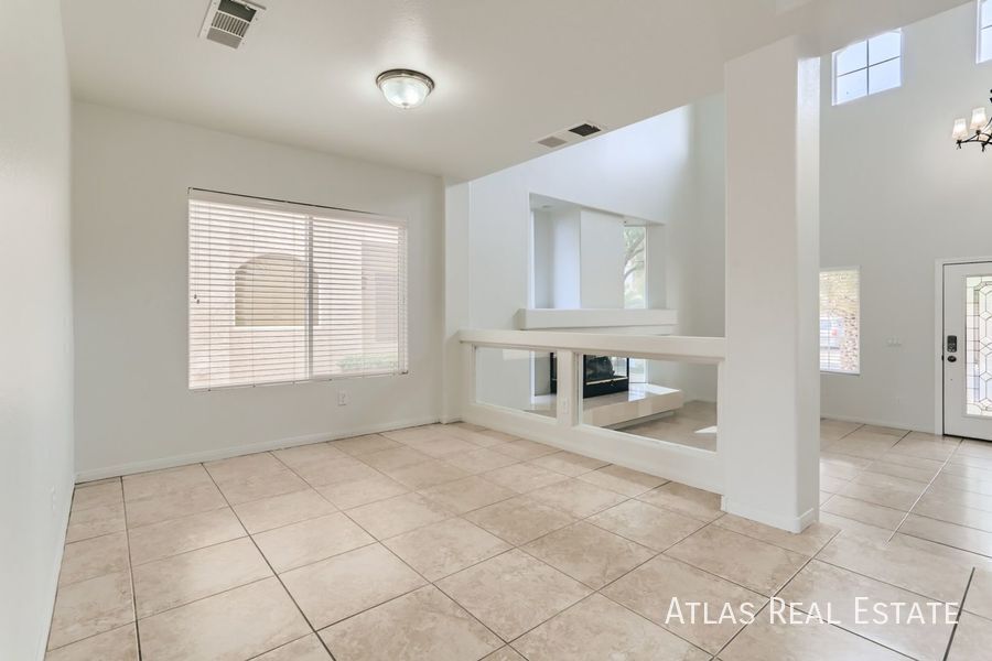 Building Photo - 10884 Royal Highlands St