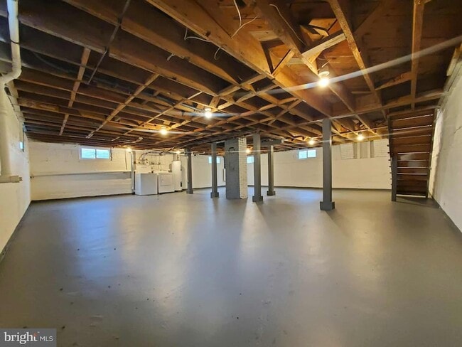 Building Photo - 1905 Mimosa St