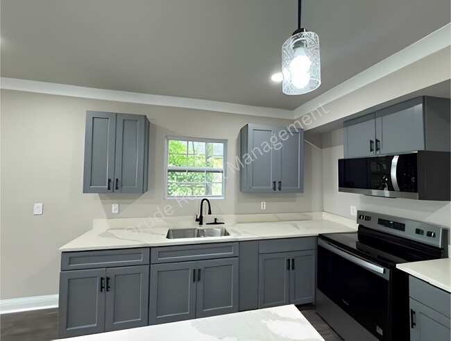 Building Photo - Remodel and Charming Home