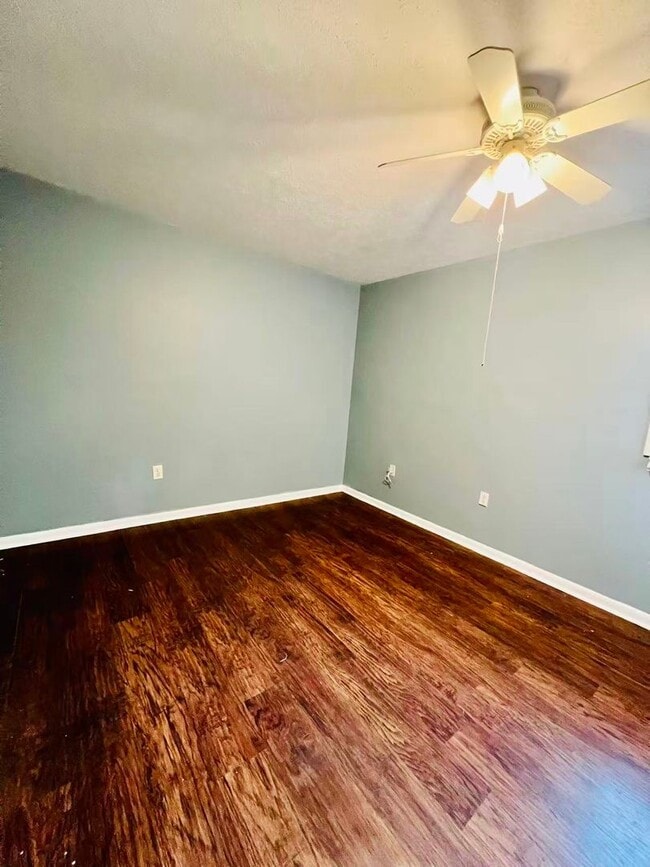 Building Photo - Nice 2bed and 1.5 bath townhouse near USF