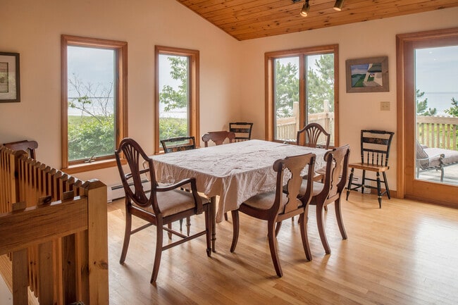 Building Photo - 35 Parsons Beach Rd