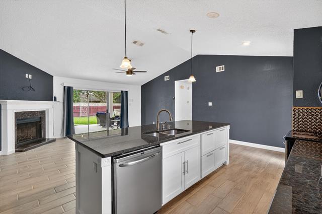 Building Photo - 7009 Shadow Bend Dr