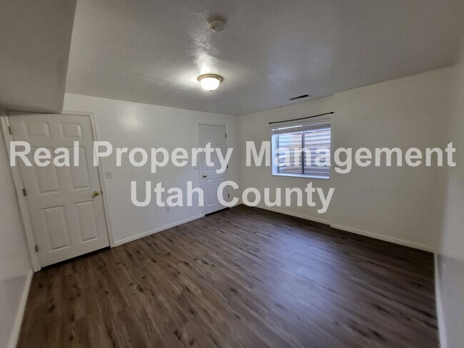 Building Photo - 572 S 1750 E St