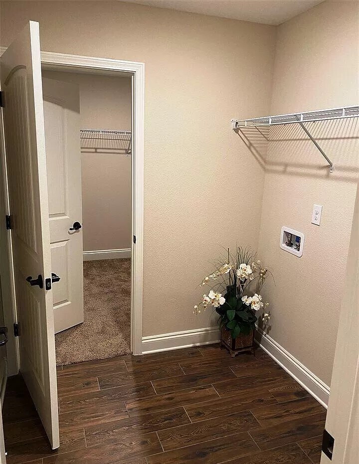 Building Photo - 9167 Tara Cir