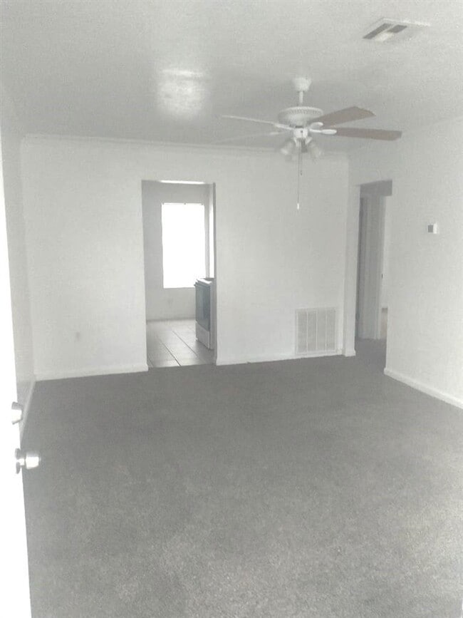 Building Photo - 1177 NW Ozmun Ave