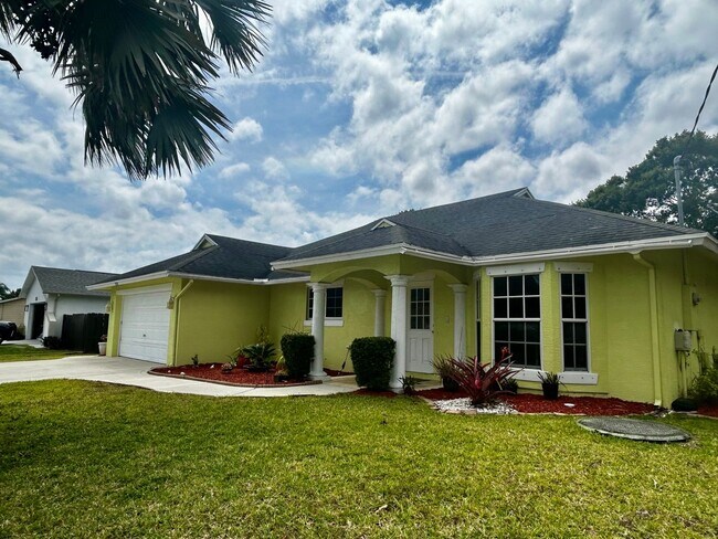 Primary Photo - Western Port St. Lucie 3/2/2 with flex/roo...
