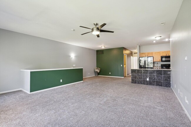 Building Photo - 1872 Cedar Valley Dr