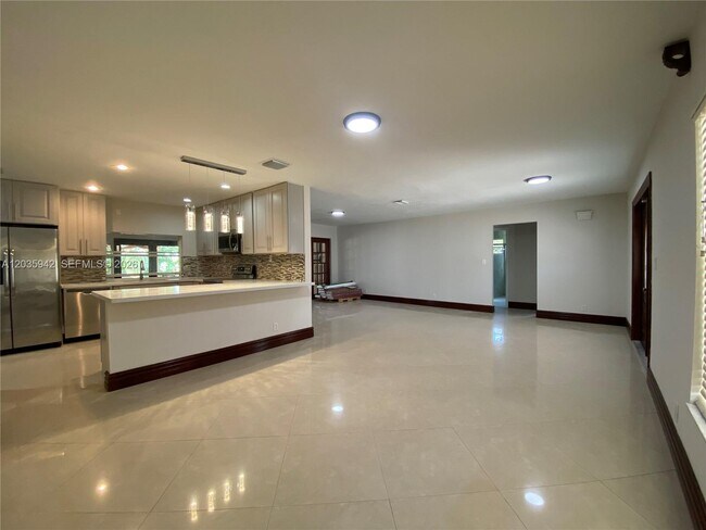 Building Photo - 490 Bonaventure Blvd