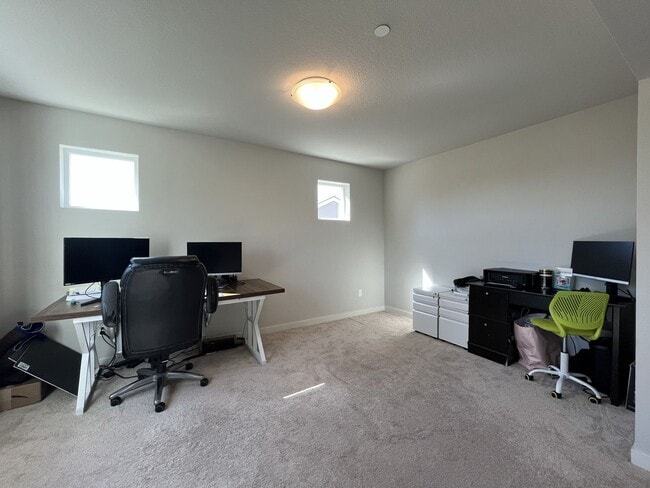 Building Photo - Spacious 5BR Home Near Mountainside High School with Loft, Balcony & Large Kitchen