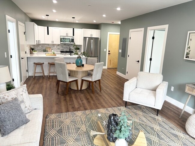 Building Photo - 1391 Main St