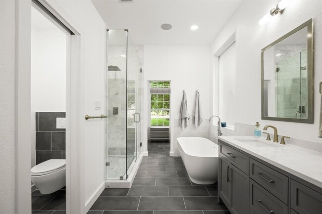 Building Photo - 601 Scenic Path