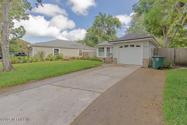 Building Photo - 1819 Ashmore Green Dr