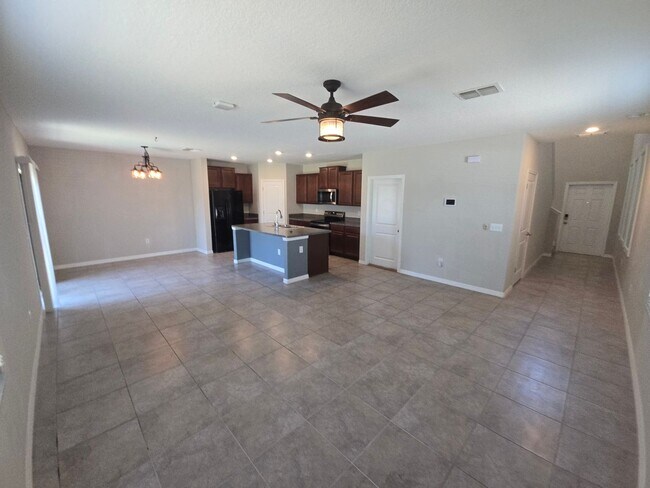 Building Photo - Gorgeous 4-Bedroom, 2.5-Bathroom Home in R...