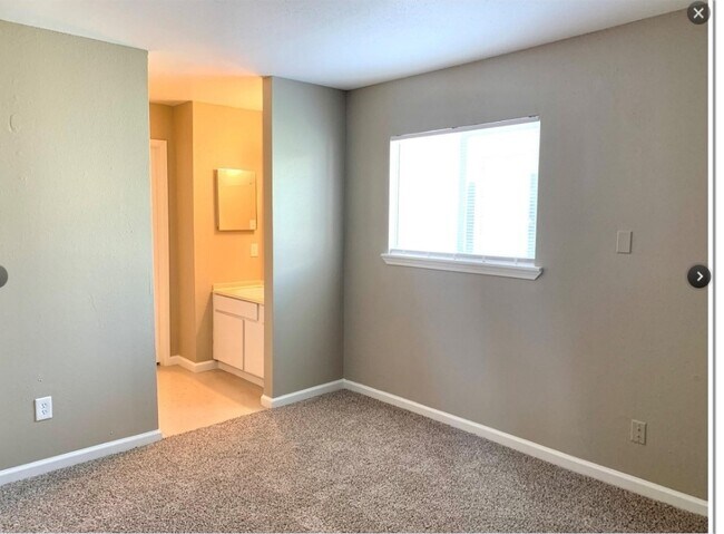 Building Photo - 2200 Cypress Landing Rd