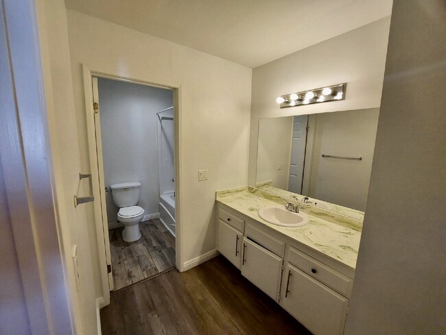 Building Photo - Recently Renovated 3-Bed, 2-Bath Condo