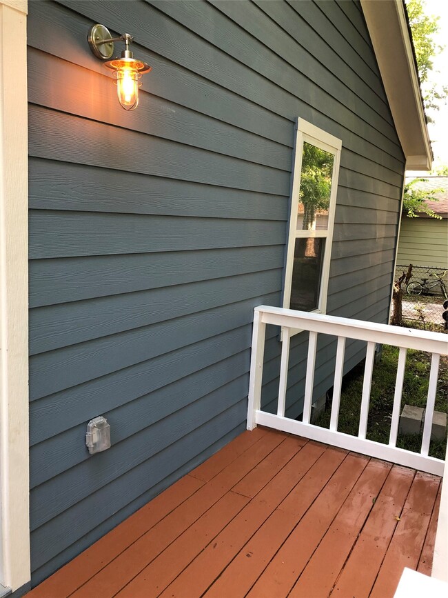 Building Photo - 8215 Canyon St