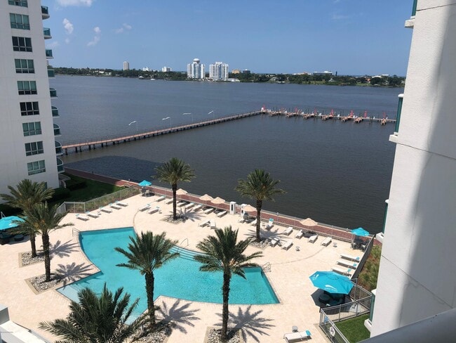 Building Photo - 231 Riverside Dr