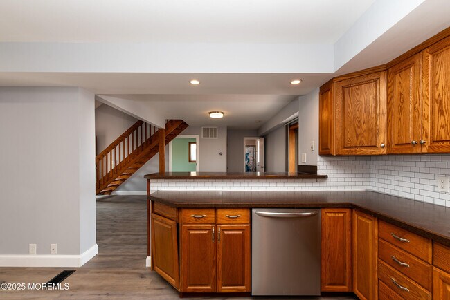 Building Photo - 813 Cable Dr
