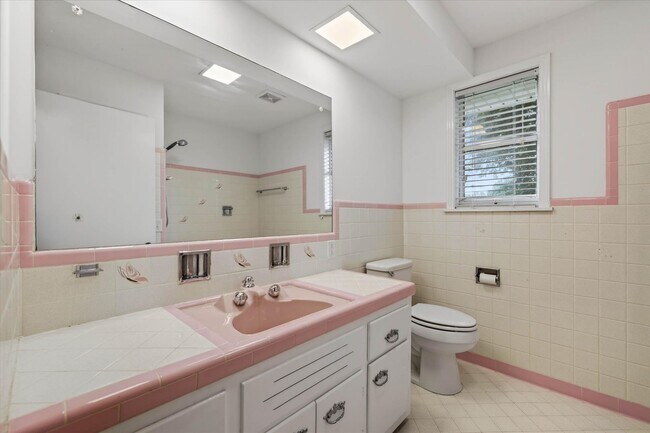 Building Photo - 3 Bedroom 3 Bath Home For Rent in Sango Area!