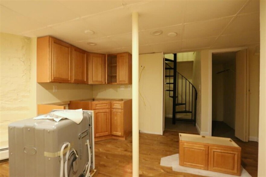 Building Photo - 14 Garrison Ave