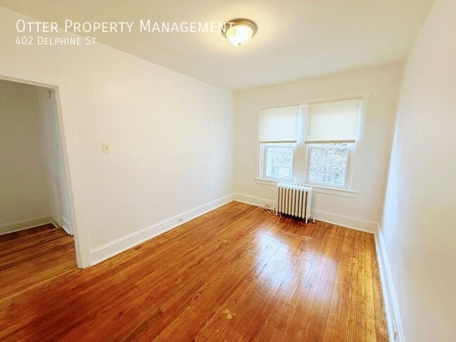 Building Photo - 402 Delphine St