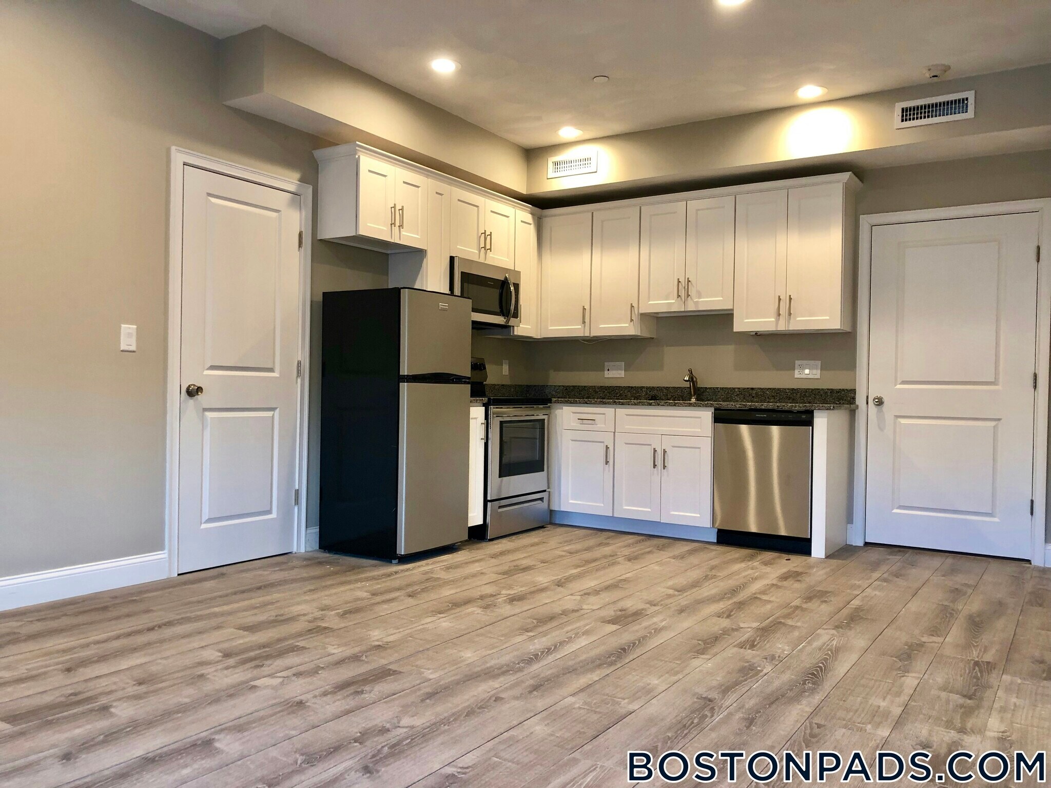 Building Photo - 9 Dehon St