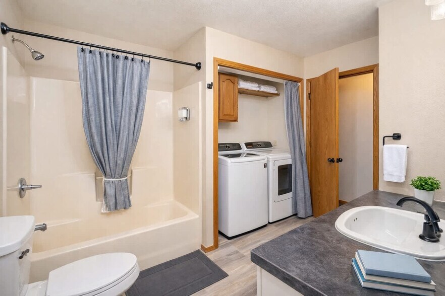 Building Photo - N307 Eastowne Ct