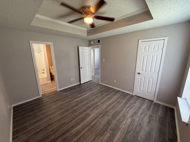 Building Photo - 3 Bedroom 1 Bath Home Available