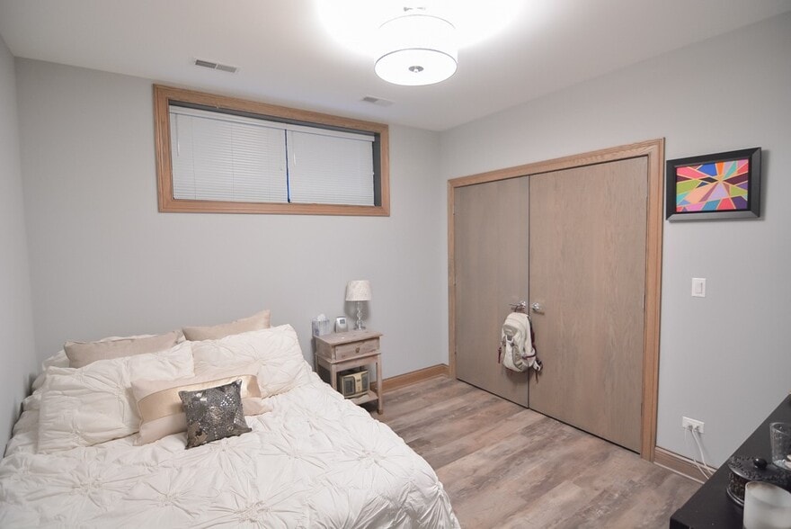 Building Photo - 4312 N Ashland Ave