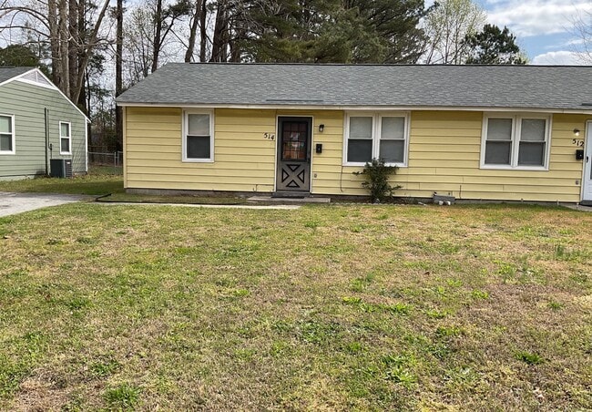 Primary Photo - Nice two bedroom one bath duplex that is c...