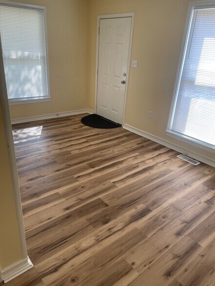 Building Photo - 913 Bordallo Dr