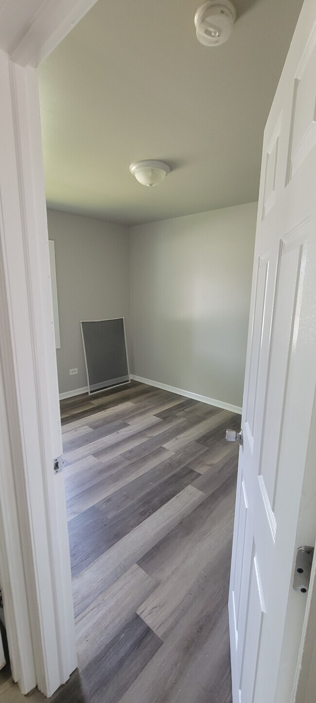 Building Photo - 762 Notre Dame Dr